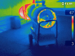 image thermographique d'un canon à chaleur sur chariot