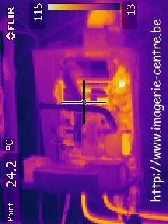 Photographie en thermographie du corps d'une chaudière à condensation