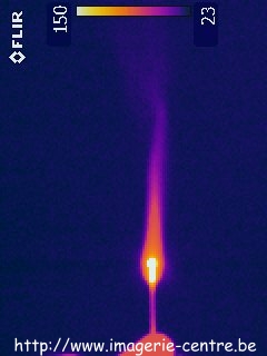 Image thermographique infrarouge d'une allumette en combustion