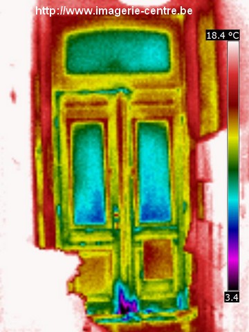 Image thermique de l'intérieur d'une porte d'entréee