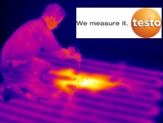 Exemple de l'utilisation de la thermographie pendant un travail au-dessus d'un chauffage par le sol, don de TESTO